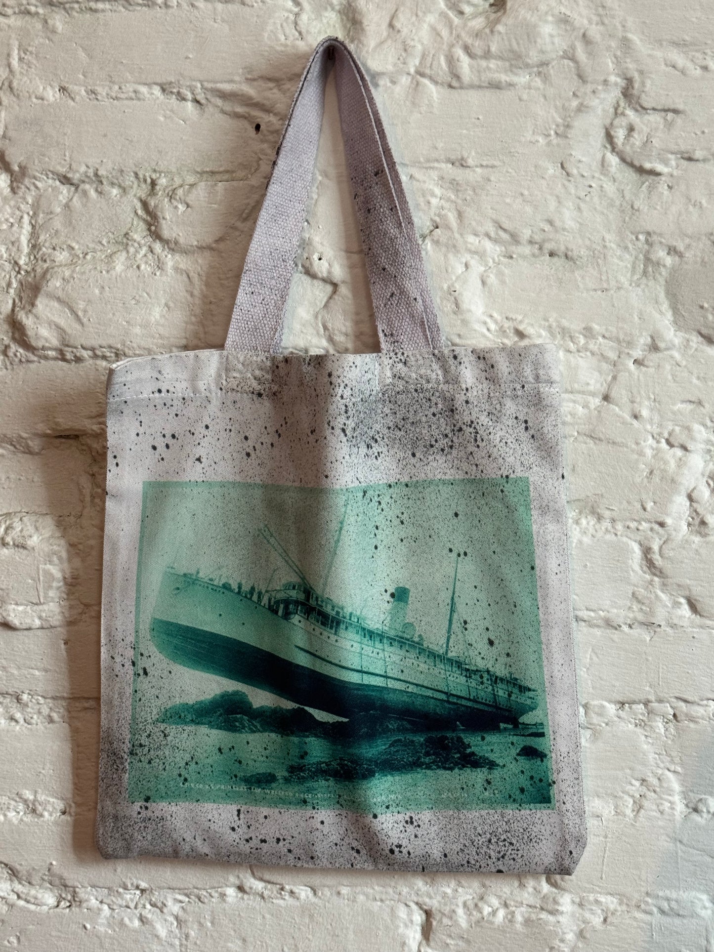 Shipwreck tote bag