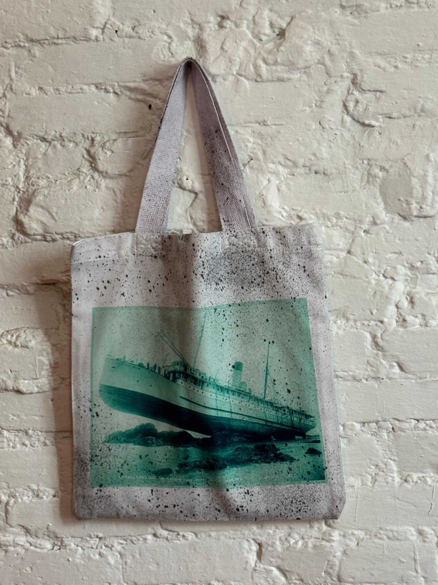 Shipwreck tote bag